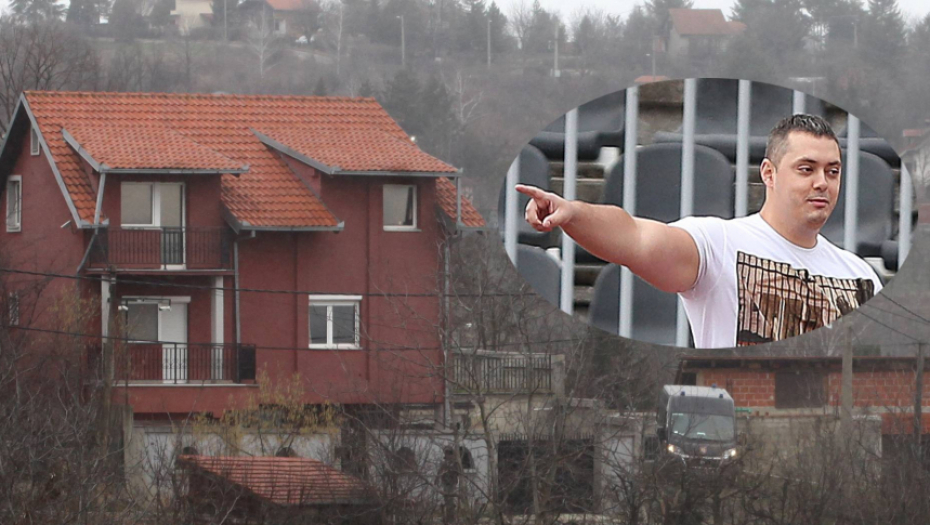 SUOČAVANJE BUDIMIRA I HRVATINA Mitić je bio go, u prostoriji su bile kuke u plafonu