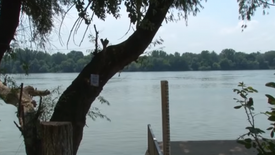STRAŠNA TRAGEDIJA Devojčica potonula u kanal u Kostolcu, telo još nije pronađeno