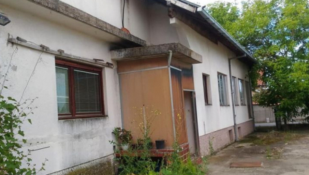 MENJA KUĆU ZA STAN ILI AUTO, A MOŽDA JE I POKLONI: Muškarac objavio oglas za prodaju placa, ima samo jedan uslov (FOTO)