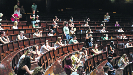 ZNAČAJNO POVEĆANJE STIPENDIJA ZA STUDENTE U SRBIJI Fantastične vesti za  akademce