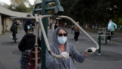 FRANCUSKA UVODI OBAVEZNE MASKE I NA OTVORENOM Kazne za nepoštovanje ove mere biće 135 evra