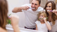 OVO RETKO KO ZNA Razlog zbog čega se na četkici za zube nalazi više boja će vas zapanjiti