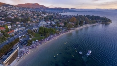 NAPRAVILI VELIKI PREKRŠAJ! Nudisti bežali kroz šumu od jelena, spasila ih hitna služba, a onda je stigla policija!