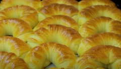 PAMUK KIFLICE SA PUTEROM I SIROM: Tradicionalni srpski recept koji se prenosi generacijama