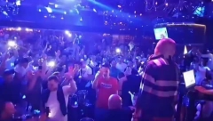 BAJA MALI KNINDŽA POKORIO BEOGRAD Pun splav jedva izdržao, publika u transu pevala sa živom legendom (FOTO)