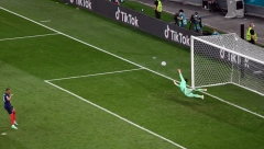 DA LI ĆE UEFA DA PROMENI ODLUKU Francuzi traže ponavljanje meča sa Švajcarskom!