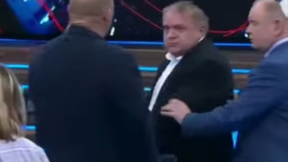 "FAŠISTO! FAŠISTO!" HAOS U STUDIJU Analitičari krenuli jedan na drugog tokom reklama, pa obojica izbačeni posle obračuna (VIDEO)