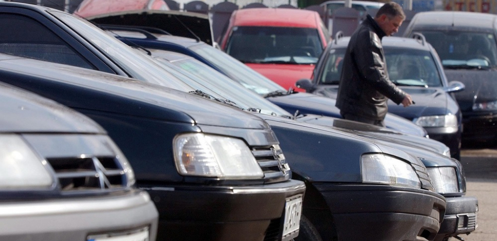ZBOG STARIH MOTORA ČEKA NAS VELIKA PROMENA OVE GODINE Na domaćem tržištu polovnjaka i dalje dominiraju vozila starija od 10 godina