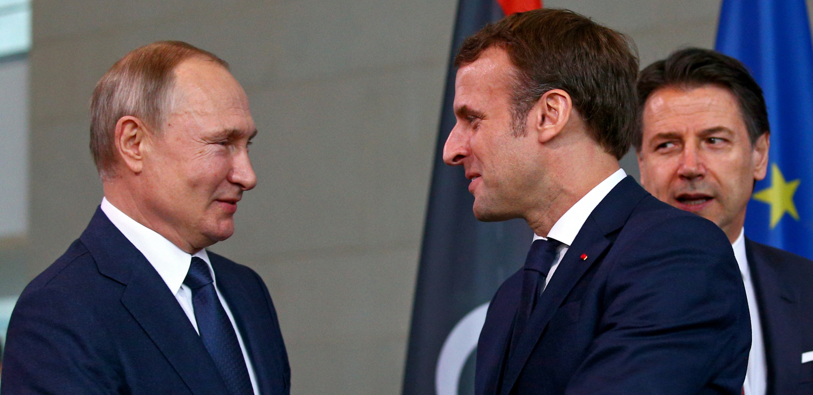 KAKVU IGRU IGRA MAKRON? Francuski predsednik razgovarao skoro dva sata sa Putinom, a onda pozvao Zelenskog!