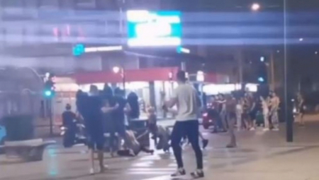 DETALJI ULIČNE TUČE U NIŠU udarali se i jurili po celom trgu, tri mladića povređena