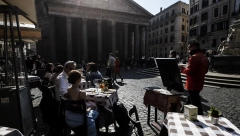 U ITALIJI DRAMATIČAN SKOK CENE STRUJE Ogorčeni ugostitelji kače račune u izloge