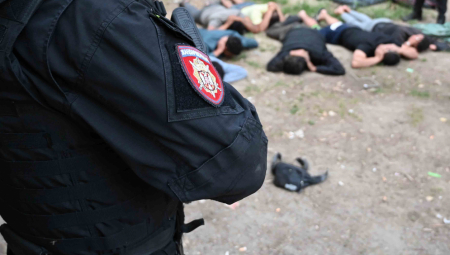 UHAPŠENI ALBANCI NA ADMINISTRATIVNOJ LINIJI Policija uhvatila u činjenju krivičnog dela, čeka ih DO TRI GODINE ZATVORA