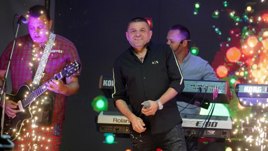 "ČITAV SVET DA VAS BRANI, VI STE SAMO TAKOZVANI!" Baja Mali Knindža održao koncert godine i poslao moćnu poruku lažnoj državi Kosovo! (VIDEO)