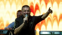 PUBLIKA ODUŠEVLJENA Baja Mali Knindža posle dugo vremena zapevao svoj čuveni hit (VIDEO)