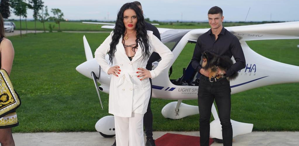 SAMO BAHATO! Elektra Elite zakupila helikopter i privatnu pistu: Pevačica iskeširača bogatstvo za novi projekat