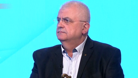 ČANAK NE PRESTAJE DA ŠOKIRA Političar objavio sliku sa sopstvene slave, a kad su ljudi videli ko je "sveštenik" odmah su krenuli da ga psuju (FOTO)