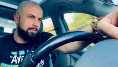 DOŠAO JE I OVAJ BIVŠI ZADRUGAR Sahranjen Igor Garnier, prijatelji i porodica se oprostili od muzičara, majka slomljena od bola