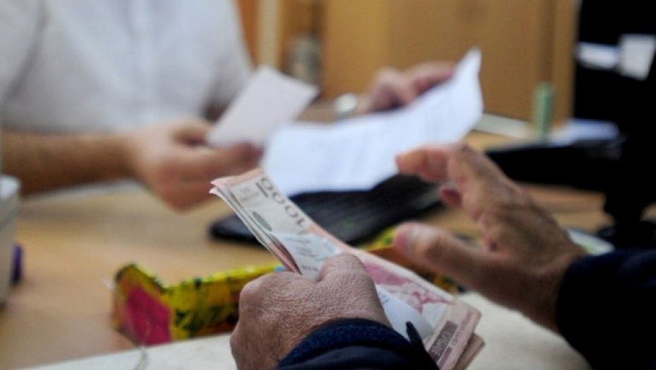 DRŽAVA DELI PO 5.000 DINARA Od 1. januara prijava za novu turu pomoći, evo kako se prijaviti na šalterima pošte!