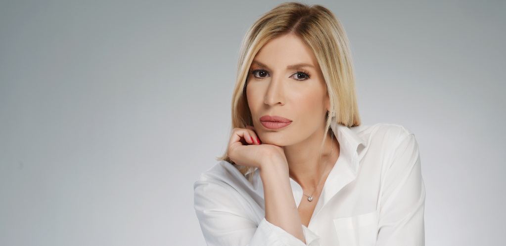 MINJA MILETIĆ UHVAĆENA U ZAGRLJAJU NAŠEG FUDBALERA Slika se munjevito širi OŽENJEN JE,, nacija ga obožava! (FOTO)