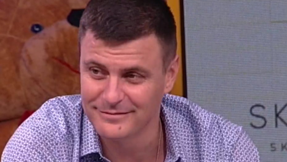 OVDE VUK KOSTIĆ PROVODI NAJVIŠE VREMENA! Daleko od gradske gužve, uživa u prirodi, a pogledajte ko mu pravi društvo (FOTO)