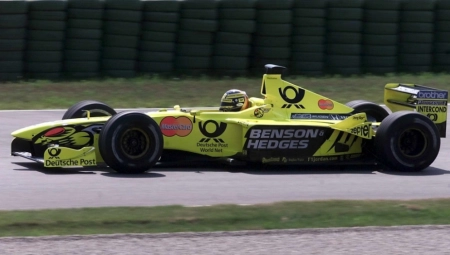 OSTAO BEZ DOZVOLE U 80. GODINI Vozio 200 na sat!