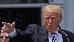 TRAMP UZDRMAO ESTABLIŠMENT U VAŠINGTONU Radikalne demokrate pretvaraju Ameriku u komunističku zemlju (VIDEO)