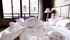 TV VODITELJKA UZIMALA 120 EVRA ZA SAT SE*SA! Policija uhapsila petoricu makroa iz Beograda zbog podvođenja devojaka (FOTO)