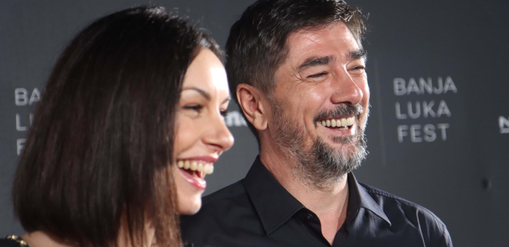 UHVAĆENI U BIOSKOPU Sloboda i Vojin Ćetković u ležernom izdanju, Mićalovićeva ponovo iznenadila prirodnom lepotom