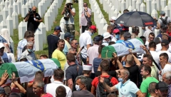 LAŽ ZVANA "GENOCID U SREBRENICI" Opozicija i NVO podstiču mit o zlim Srbima!
