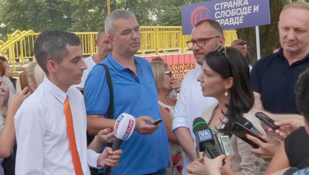 JOVANOV RAZBIO MARINIKU I ĐILASA! "Da ste politički pismeni možda biste nekome i bili zanimljivi!"