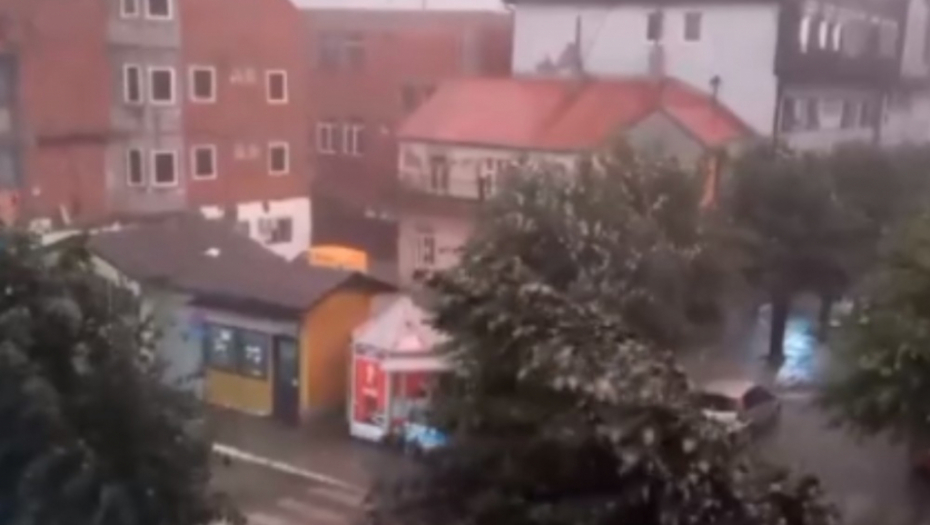 KRUPAN GRAD TUKAO 15 MINUTA! Nevreme pogodilo više gradova Srbije, najveća šteta u jednoj opštini!