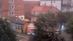 KRUPAN GRAD TUKAO 15 MINUTA! Nevreme pogodilo više gradova Srbije, najveća šteta u jednoj opštini!