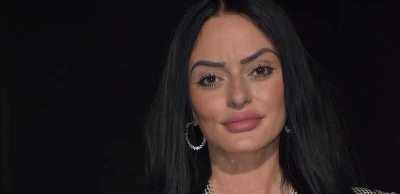 BIVŠA ZADRUGARKA OKAČILA FOTOGRAFIJU DEVOJKE KOJA JE NAGA Pa oplela po Aleksandri Nikolić i njenoj majci (FOTO)