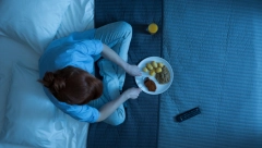 Nije samo zbog mršavljenja: Evo zašto ne treba da jedete pre spavanja