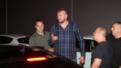 OSTAO SAM SA NJOM DA BIH DOBIO 500.000 EVRA! Janjuš konačno otkrio istinu zašto je trpeo Maju do sada, a potom zatražio hitnu zabranu prilaska (VIDEO)