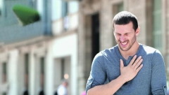 POVEĆAVA RIZIK OD INFARKTA Kardiolog upozorio koje napitke nikako ne smemo piti, naročito leti