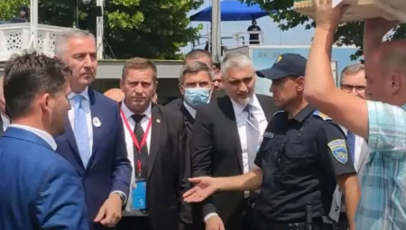 ČEDOMIR JOVANOVIĆ SA MILOM U SREBRENICI Pogledajte šta su radili u Potočarima vođe LDP i DPS (VIDEO)