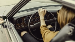 NAJJEDNOSTAVNIJU STVAR RADIMO POGREŠNO: Evo kako treba otvarati vrata na automobilu (VIDEO)