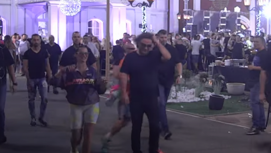 ODMERILI SNAGE! Željko Mitrović izazvao Kristijana na partiju ruleta, kamere zabeležile nesvakidašnji momenat (FOTO)