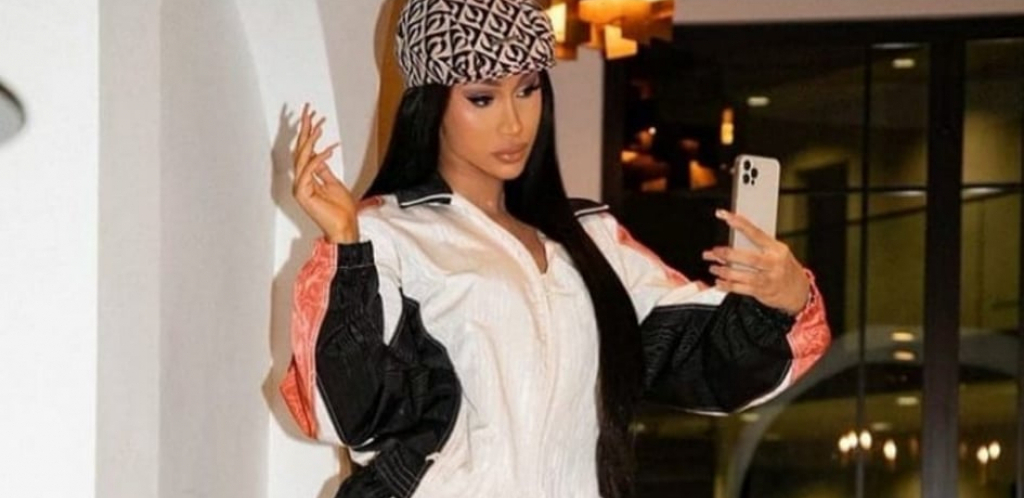 MASOVNA DIJAMANTSKA OGRLICA Kardi Bi  na nesvakidašnji način otkrila koje ime je odabrala za sina, pa prvi put pokazala kako izgleda (FOTO)