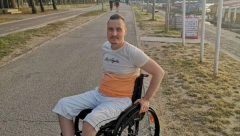 "NE MOGU SAM, POTREBNI STE MI" Vuk je od 29. godine nepokretan, zbog majke obolele od kancera ne sme da klone!