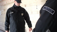 LOPOVI NIKAD NE SPAVAJU U Subotici obili automobil stranih tablica, pa odneli robu iz gepeka u vrednosti većoj od 400 €