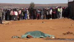 NAROD DIVLJA NA ULICAMA Vojska i policija uleteli u siromašna naselja, poginule 72 osobe, uhapšeno 1.234!