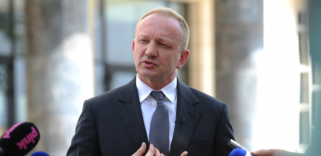 PRIZNAO DA JE SPREMAN DA PREUZME VLAST NA SILU Đilas preti ulicom i najavljuje krvave sukobe!