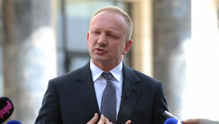 PRIZNAO DA JE SPREMAN DA PREUZME VLAST NA SILU Đilas preti ulicom i najavljuje krvave sukobe!