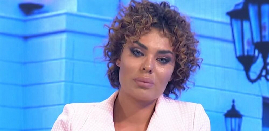 REMONT PRED ZADRUGU! Mina Vrbaški zajedno sa majkom posetila  doktora, oglasila se i otkrila šta je uradila sa svojim izgledom (FOTO)