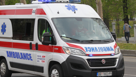 UŽAS NA IBARSKOJ MAGISTRALI Muškarac se bacio pred automobil!