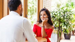 Obratite pažnju: Ovo su jasni znaci da vas gleda samo kao avanturu