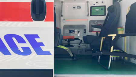 MAJKA I DETE POVREĐENI U SAOBRAĆAJNOJ NESREĆI Mališan sa povredama glave prebačen u Urgentni