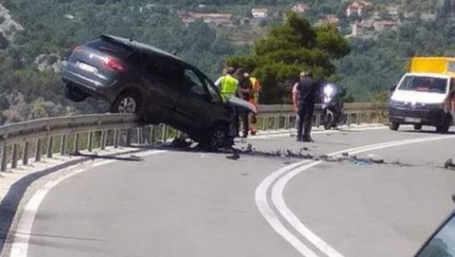 TRAGEDUJA JEDVA IZBEGNUTA U zadnji čas spasli živu glavu iz zapaljenog automobila